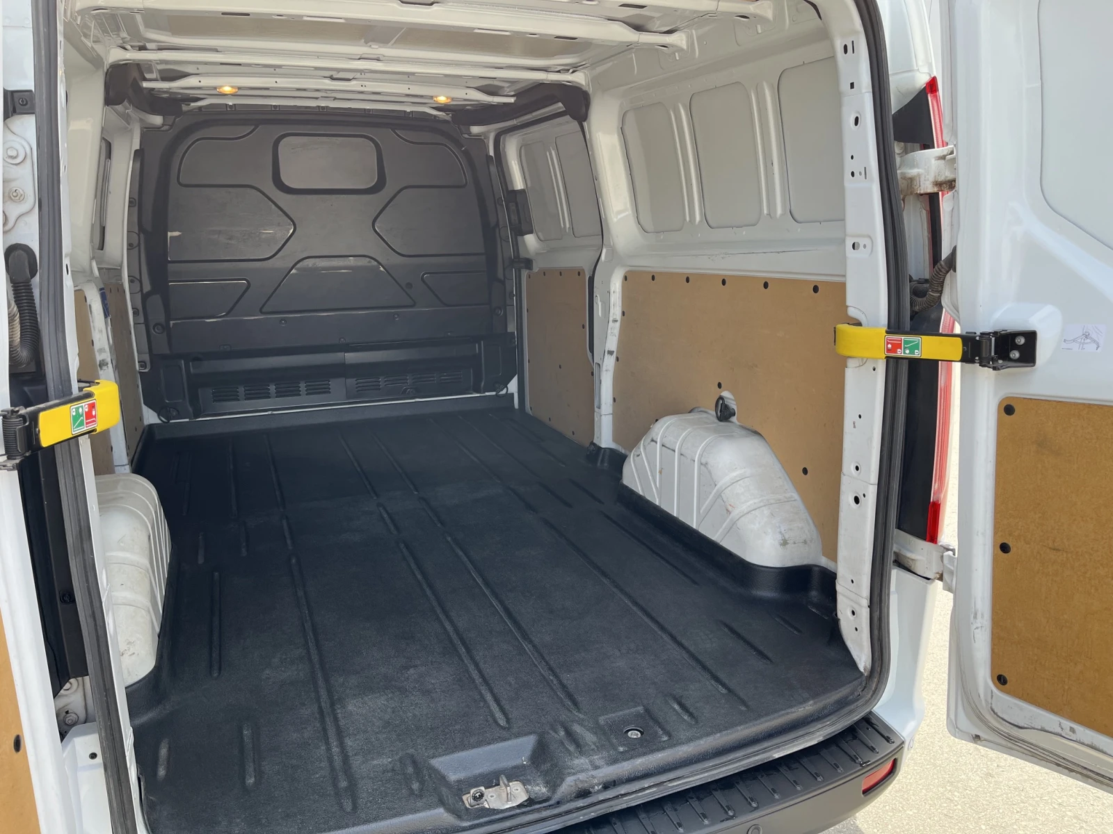 Ford Transit Custom 2.0 TDCI L2H1, снимка 12 - Бусове и автобуси - 54295281