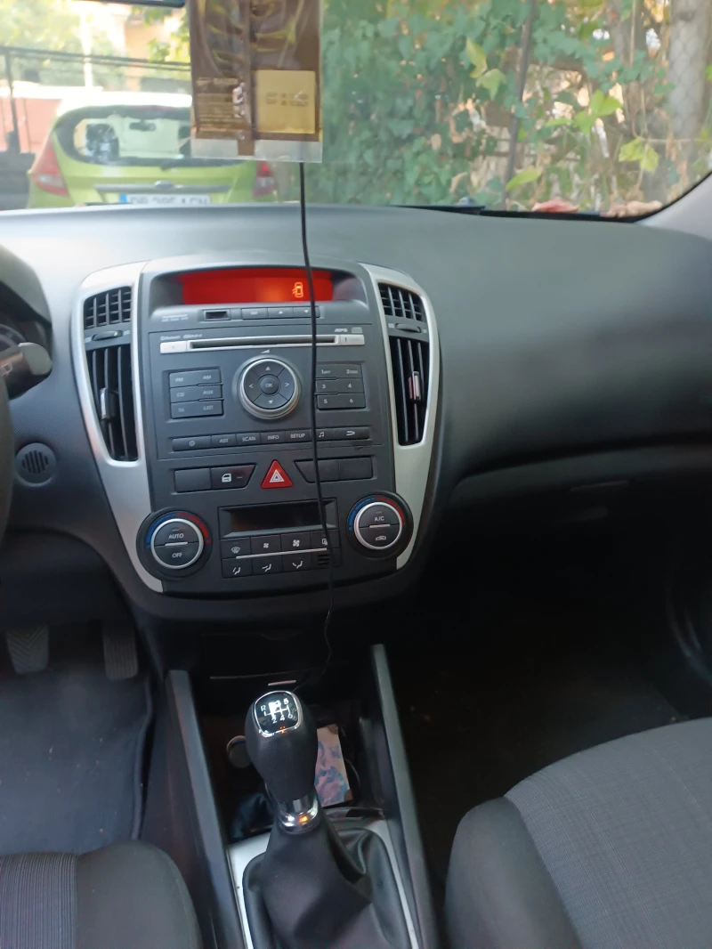 Kia Ceed, снимка 2 - Автомобили и джипове - 47613178