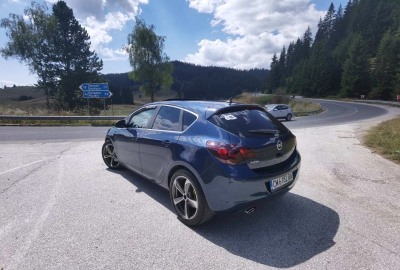 Opel Astra J Sport Tourer, снимка 4 - Автомобили и джипове - 51545456