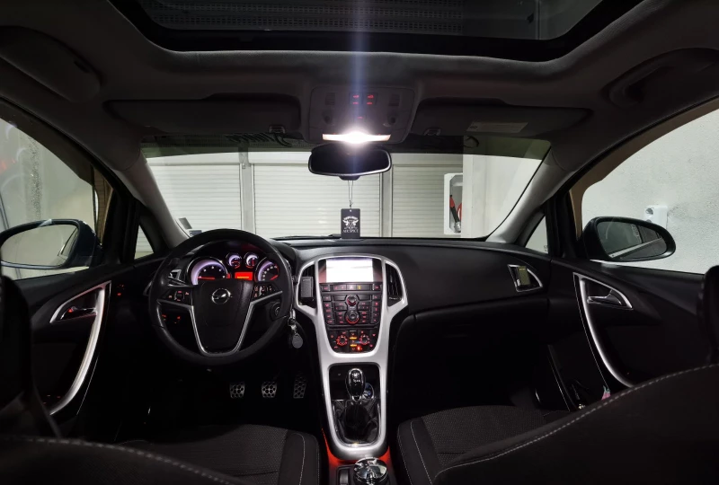 Opel Astra J Sport Tourer, снимка 8 - Автомобили и джипове - 51545456