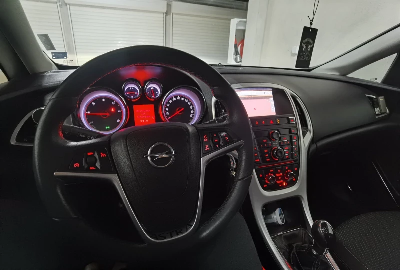 Opel Astra J Sport Tourer, снимка 9 - Автомобили и джипове - 51545456