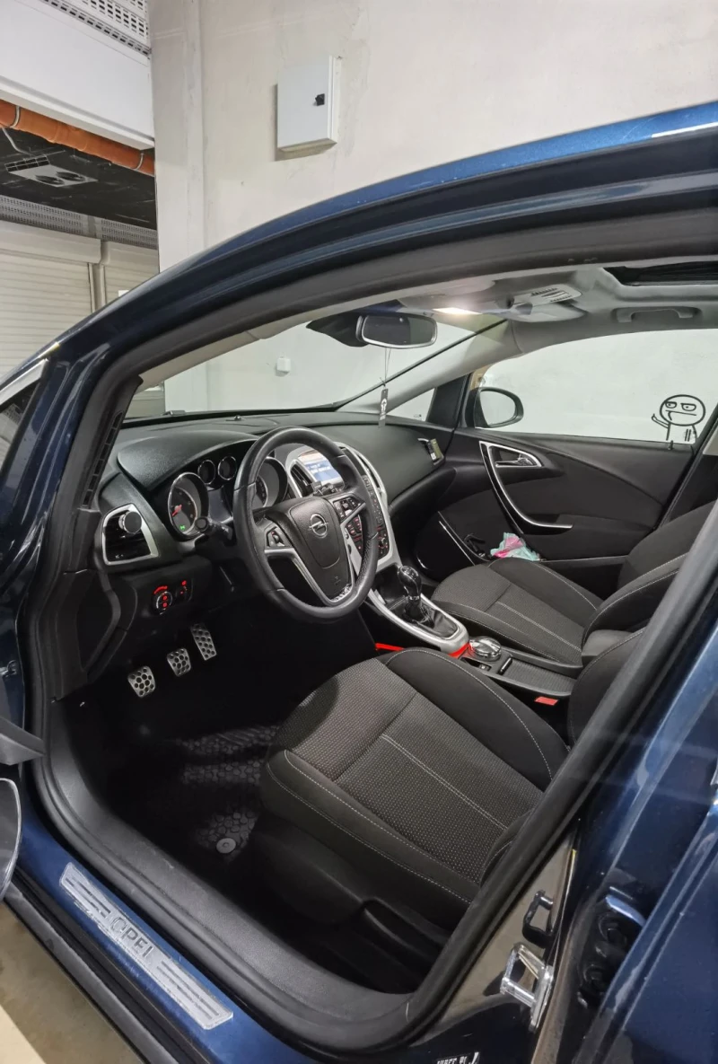 Opel Astra J Sport Tourer, снимка 12 - Автомобили и джипове - 51545456