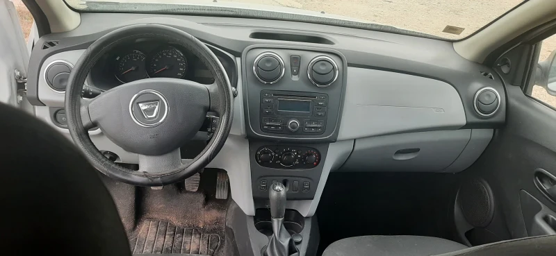 Dacia Sandero 1.2 i, снимка 6 - Автомобили и джипове - 51434367