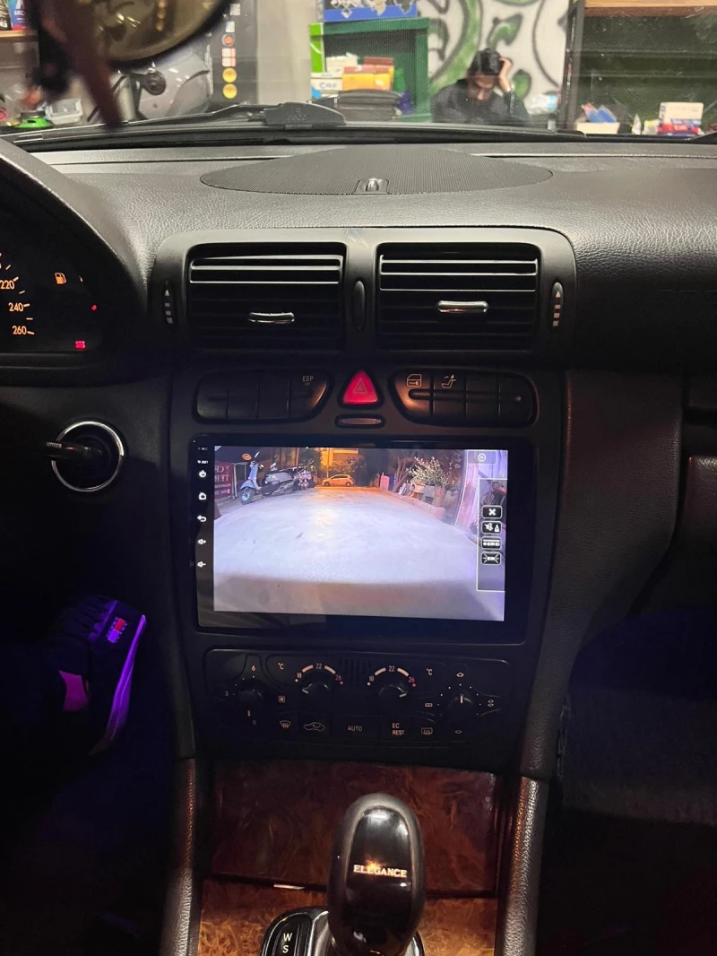 Mercedes-Benz C 200, снимка 3 - Автомобили и джипове - 53272817