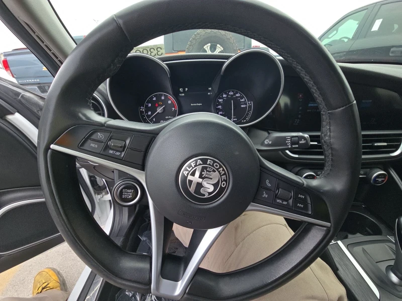 Alfa Romeo Giulia Q4, снимка 10 - Автомобили и джипове - 53332703