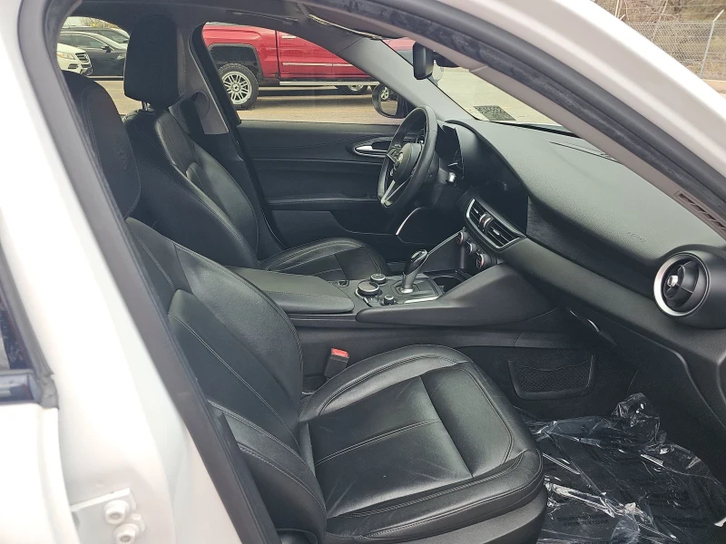 Alfa Romeo Giulia Q4, снимка 8 - Автомобили и джипове - 53332703