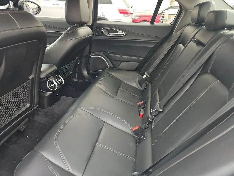 Alfa Romeo Giulia Q4, снимка 13 - Автомобили и джипове - 53332703