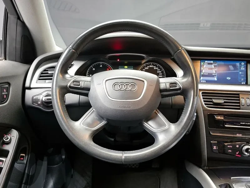 Audi A4 2.0 TDI, снимка 13 - Автомобили и джипове - 54144486