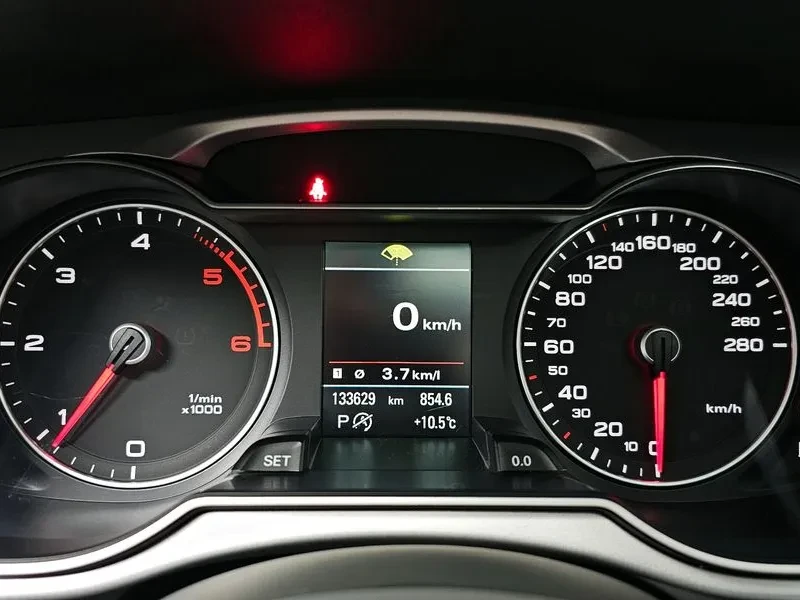 Audi A4 2.0 TDI, снимка 8 - Автомобили и джипове - 54144486