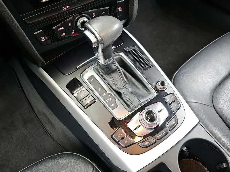 Audi A4 2.0 TDI, снимка 9 - Автомобили и джипове - 54144486