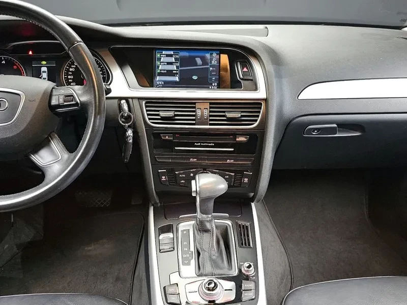 Audi A4 2.0 TDI, снимка 14 - Автомобили и джипове - 54144486