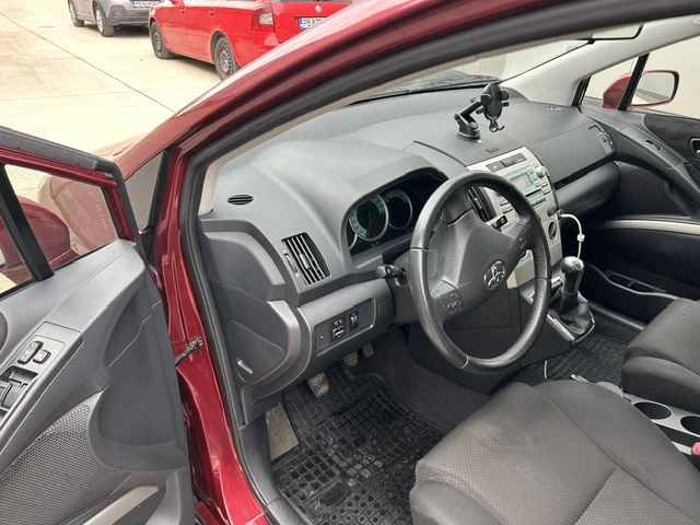 Toyota Corolla verso 2.2 D 4 D, снимка 2 - Автомобили и джипове - 54625379