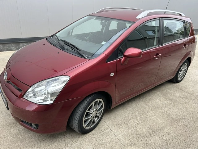 Toyota Corolla verso 2.2 D 4 D, снимка 3 - Автомобили и джипове - 54625379