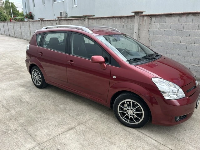 Toyota Corolla verso 2.2 D 4 D, снимка 5 - Автомобили и джипове - 54625379