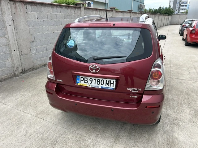Toyota Corolla verso 2.2 D 4 D, снимка 6 - Автомобили и джипове - 54625379