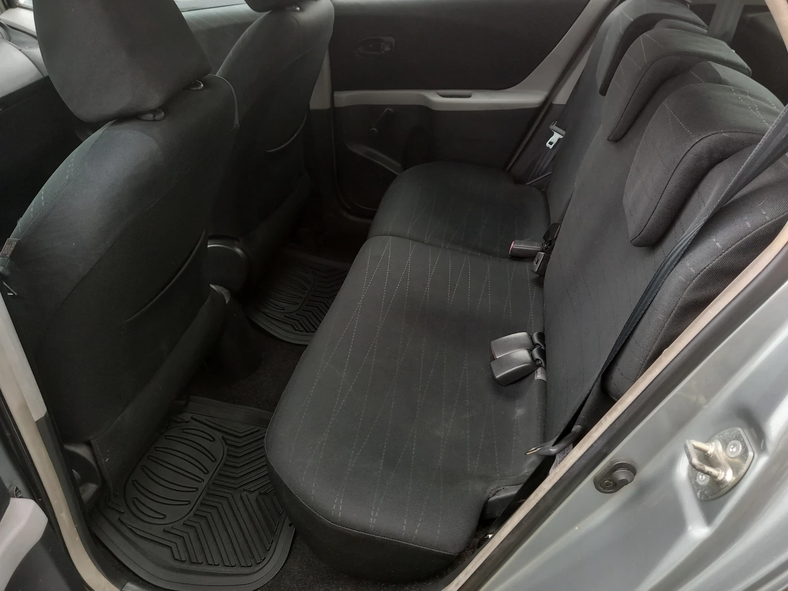Toyota Yaris 1.4.D4D 90кс автоматик - изображение 6