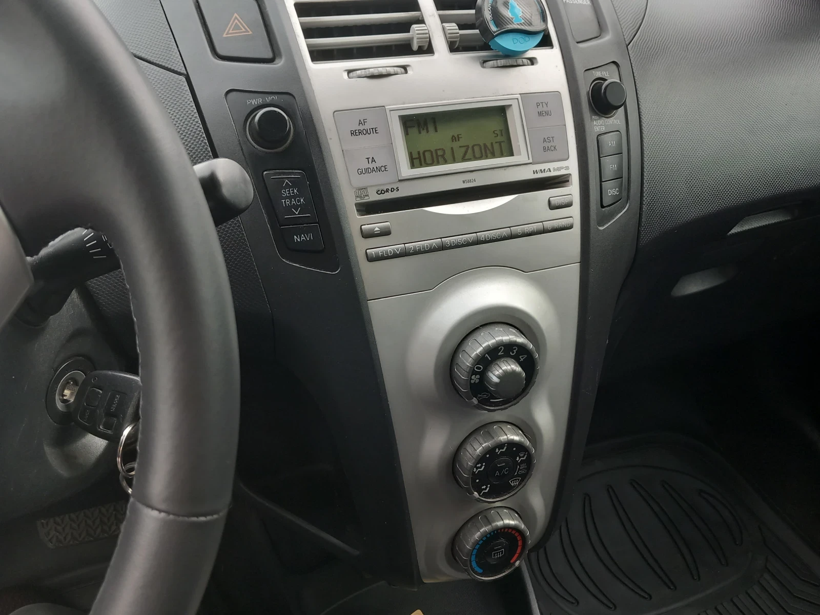 Toyota Yaris 1.4.D4D 90кс автоматик - изображение 9