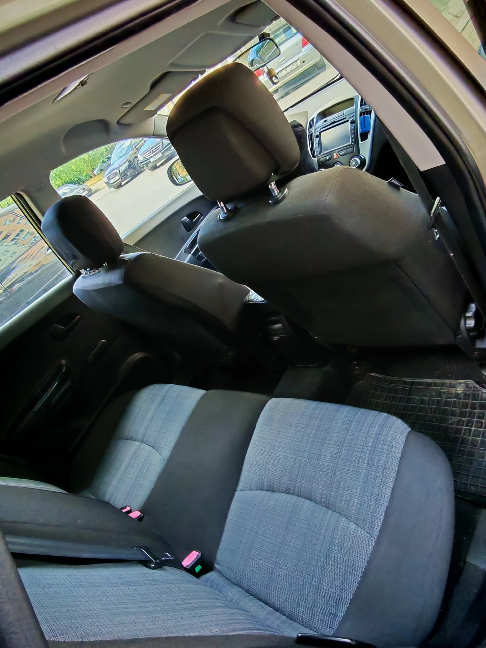 Kia Ceed 1.4i, снимка 5 - Автомобили и джипове - 54621348