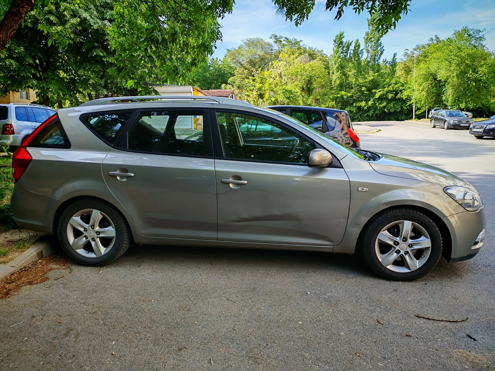 Kia Ceed 1.4i, снимка 2 - Автомобили и джипове - 54621348