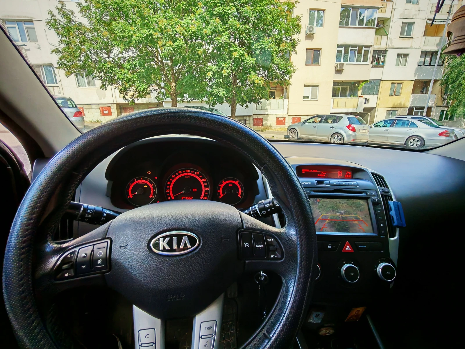 Kia Ceed 1.4i, снимка 6 - Автомобили и джипове - 54621348