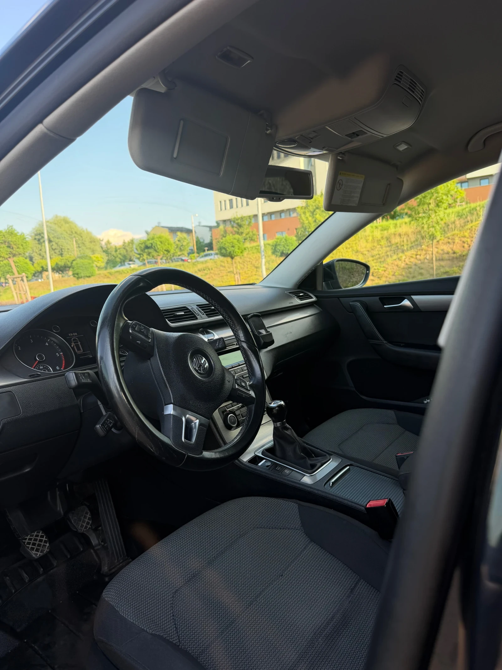 VW Passat Комби, снимка 6 - Автомобили и джипове - 55092217