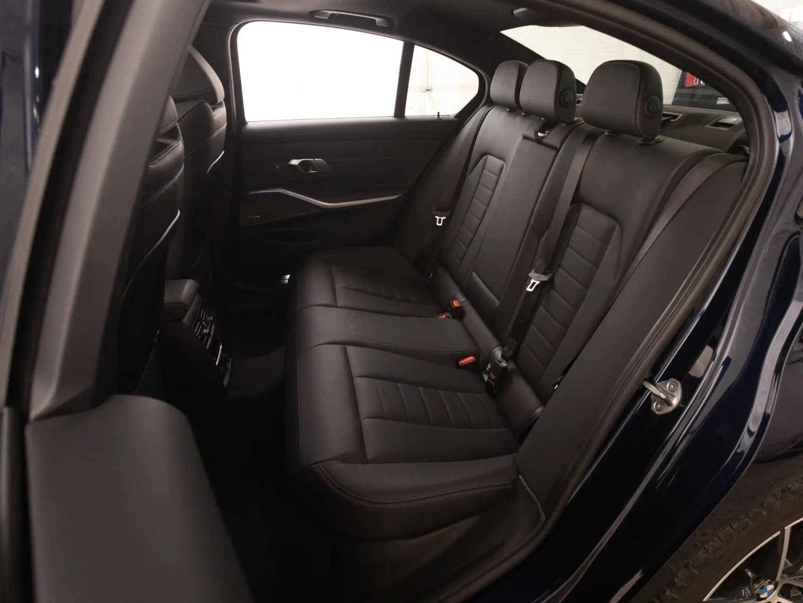 BMW 330 xDrive, снимка 16 - Автомобили и джипове - 55102725