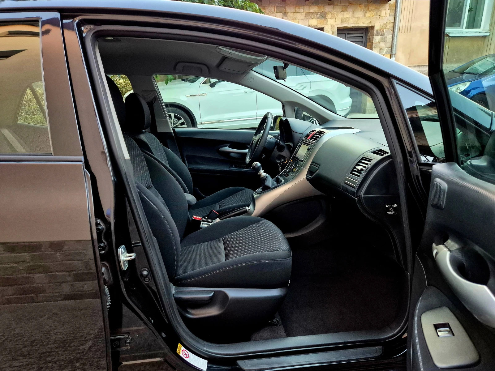 Toyota Auris 1.6i-нави-6speed-верига-japan, снимка 12 - Автомобили и джипове - 55880034