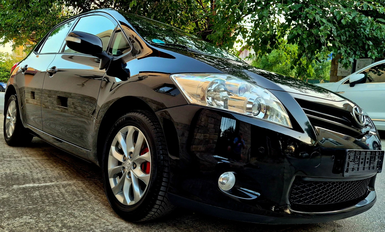 Toyota Auris 1.6i-нави-6speed-верига-japan