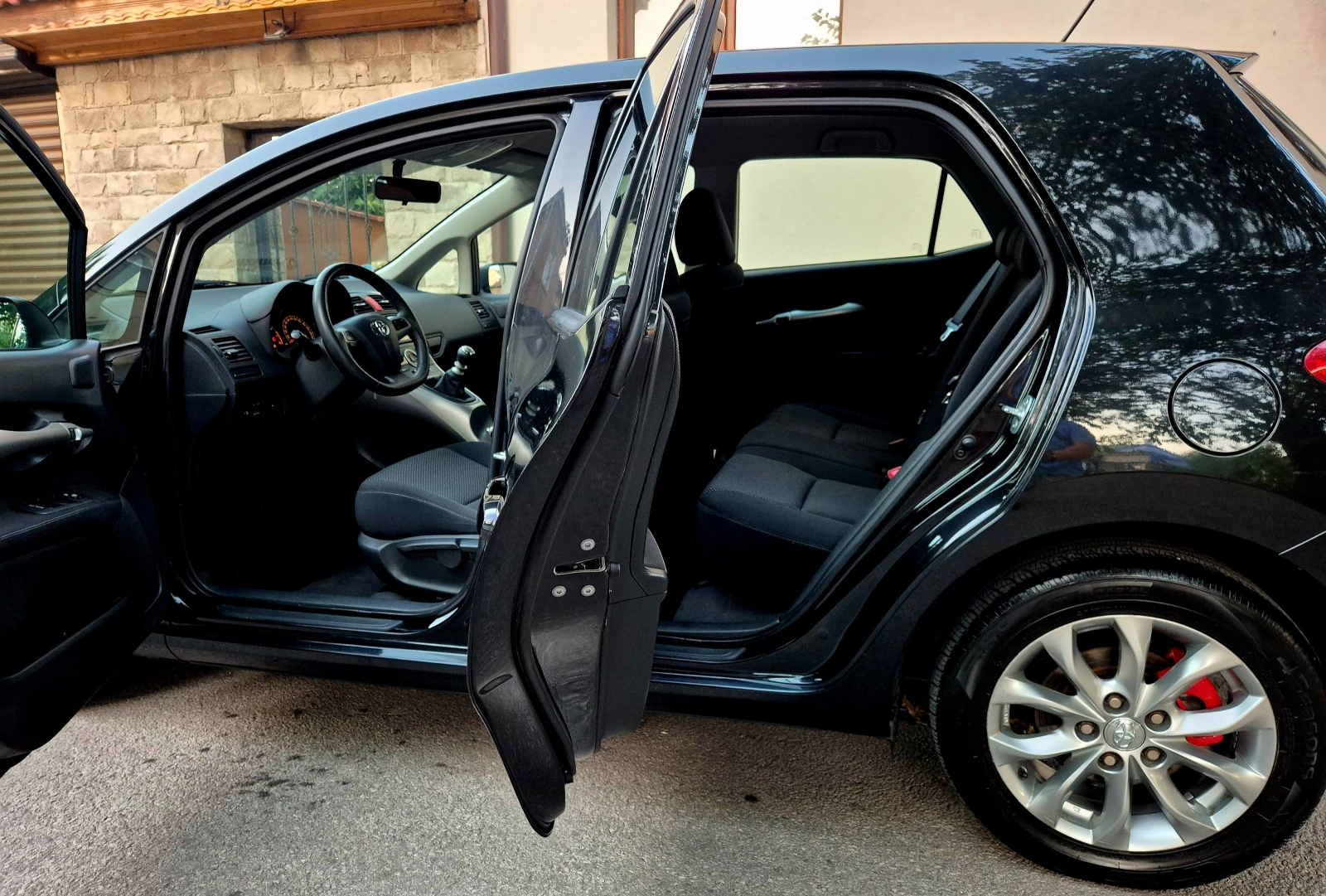 Toyota Auris 1.6i-нави-6speed-верига-japan, снимка 10 - Автомобили и джипове - 55880034