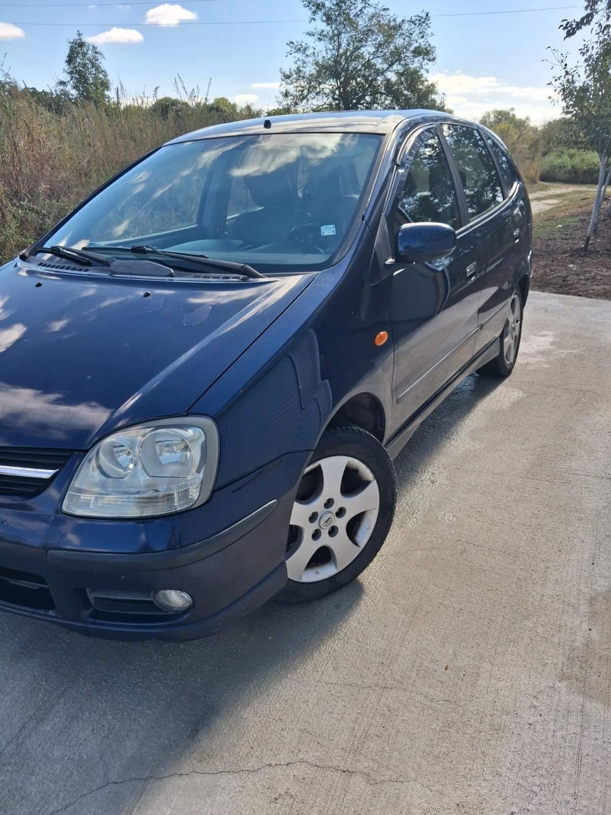 Nissan Almera tino, снимка 3 - Автомобили и джипове - 56234365