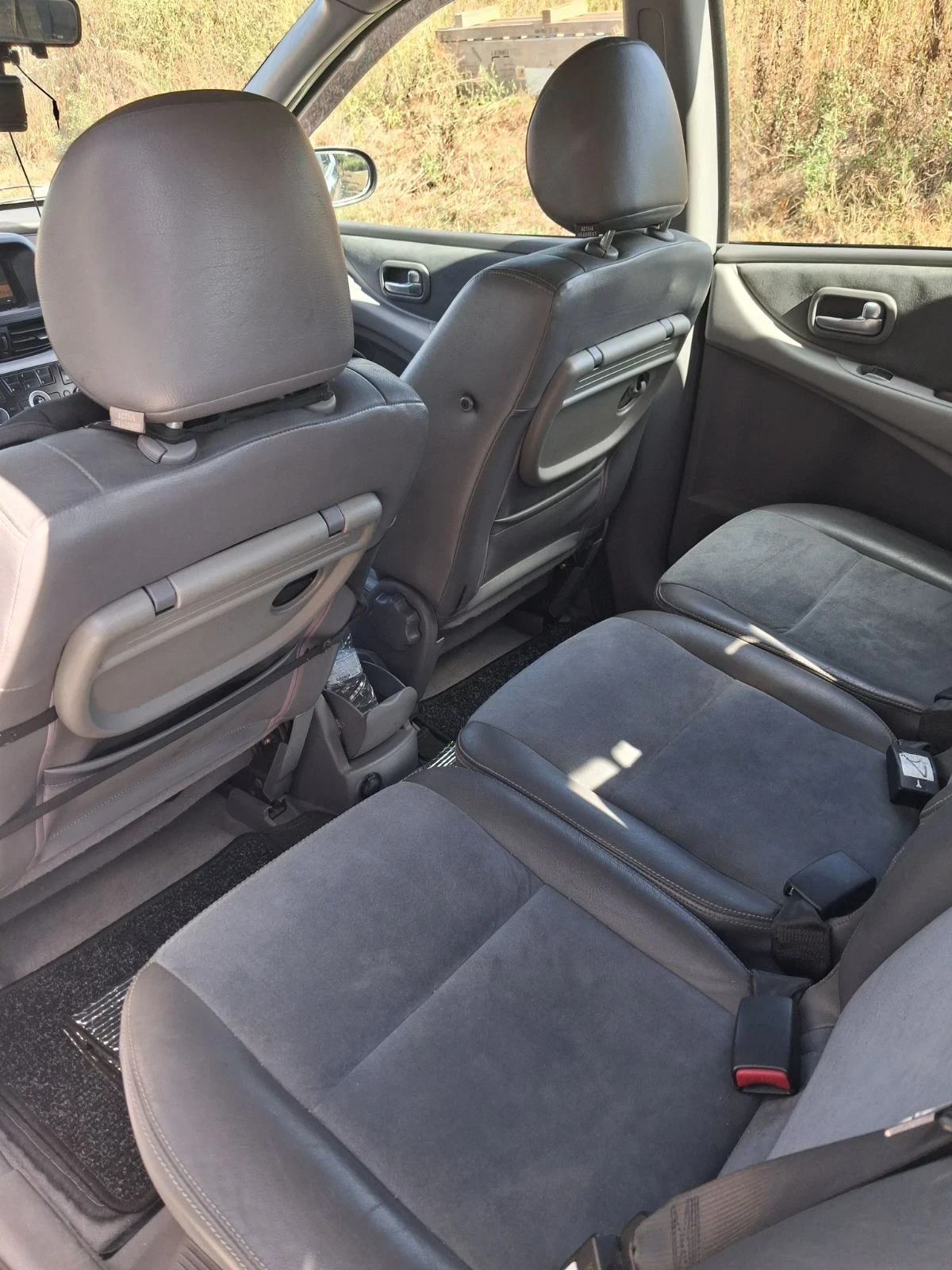 Nissan Almera tino, снимка 7 - Автомобили и джипове - 56234365