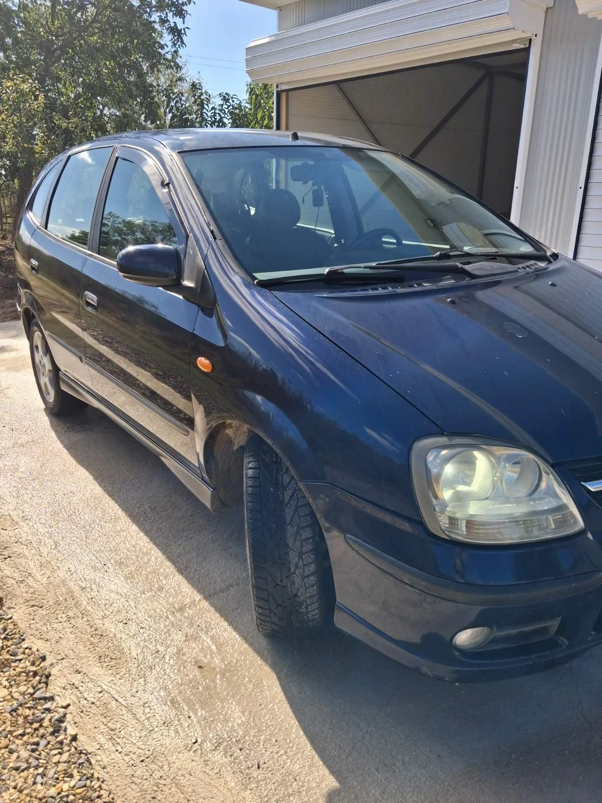 Nissan Almera tino, снимка 2 - Автомобили и джипове - 56234365