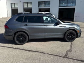 VW Tiguan Comfortline R Line Black Edition  CARFAX, снимка 3