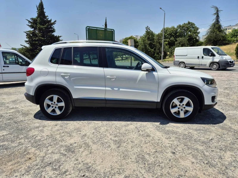 VW Tiguan 2.0TDI Автомат, снимка 6 - Автомобили и джипове - 46431011