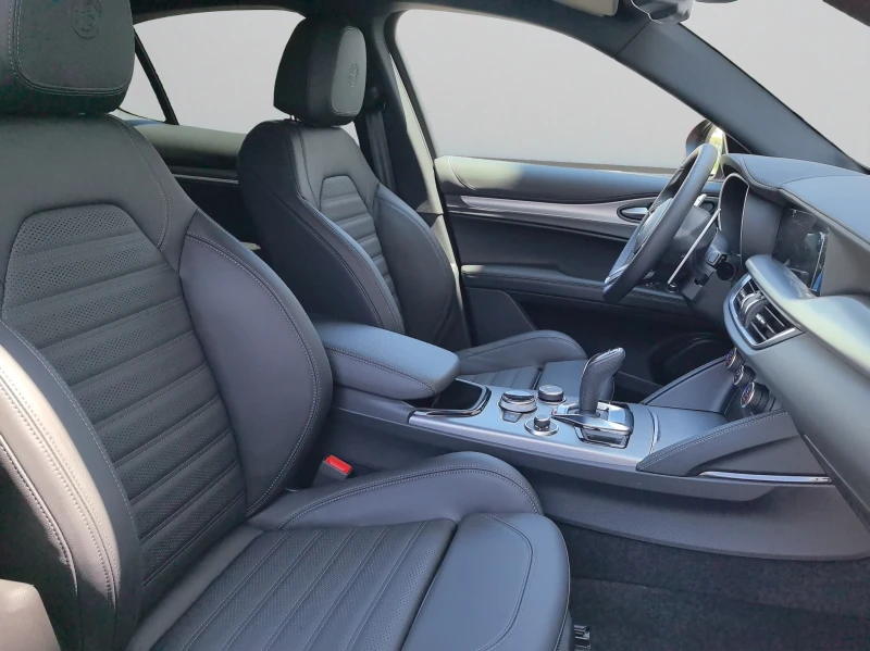 Alfa Romeo Stelvio VELOCE 2.0 Petrol 280 hp AT8 Q4, снимка 11 - Автомобили и джипове - 52413252