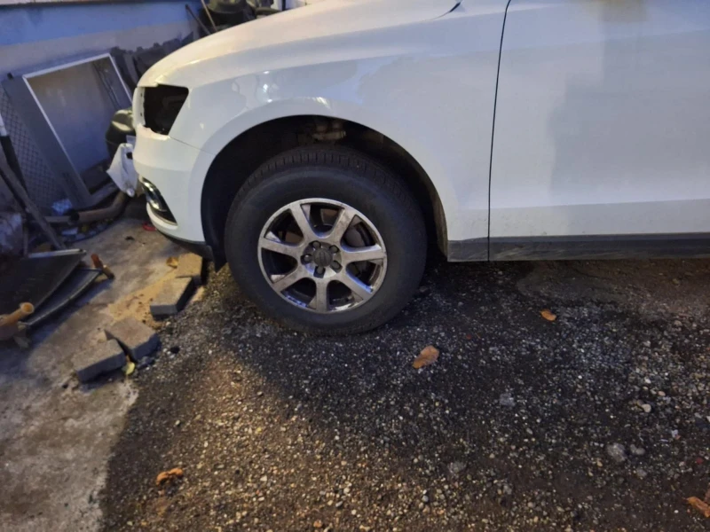 Audi Q5 2.0 benz., снимка 9 - Автомобили и джипове - 52823587