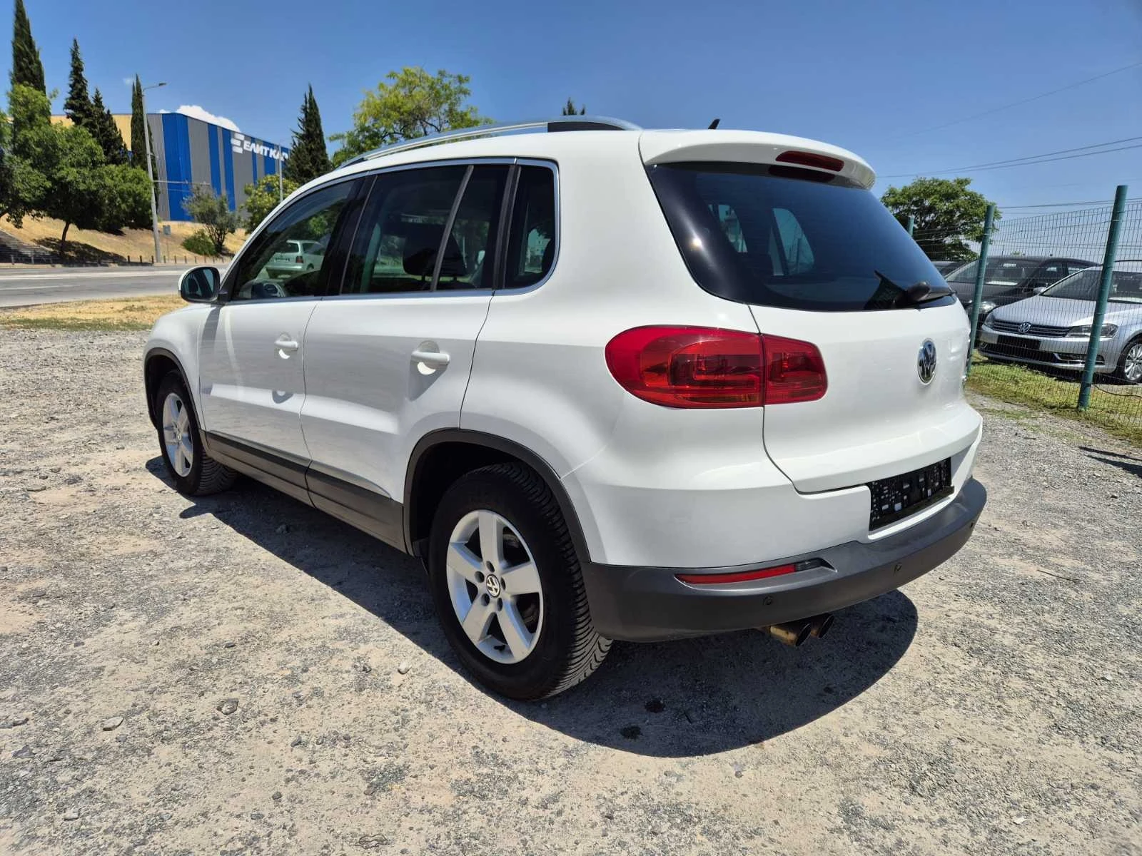 VW Tiguan 2.0TDI Автомат - изображение 3