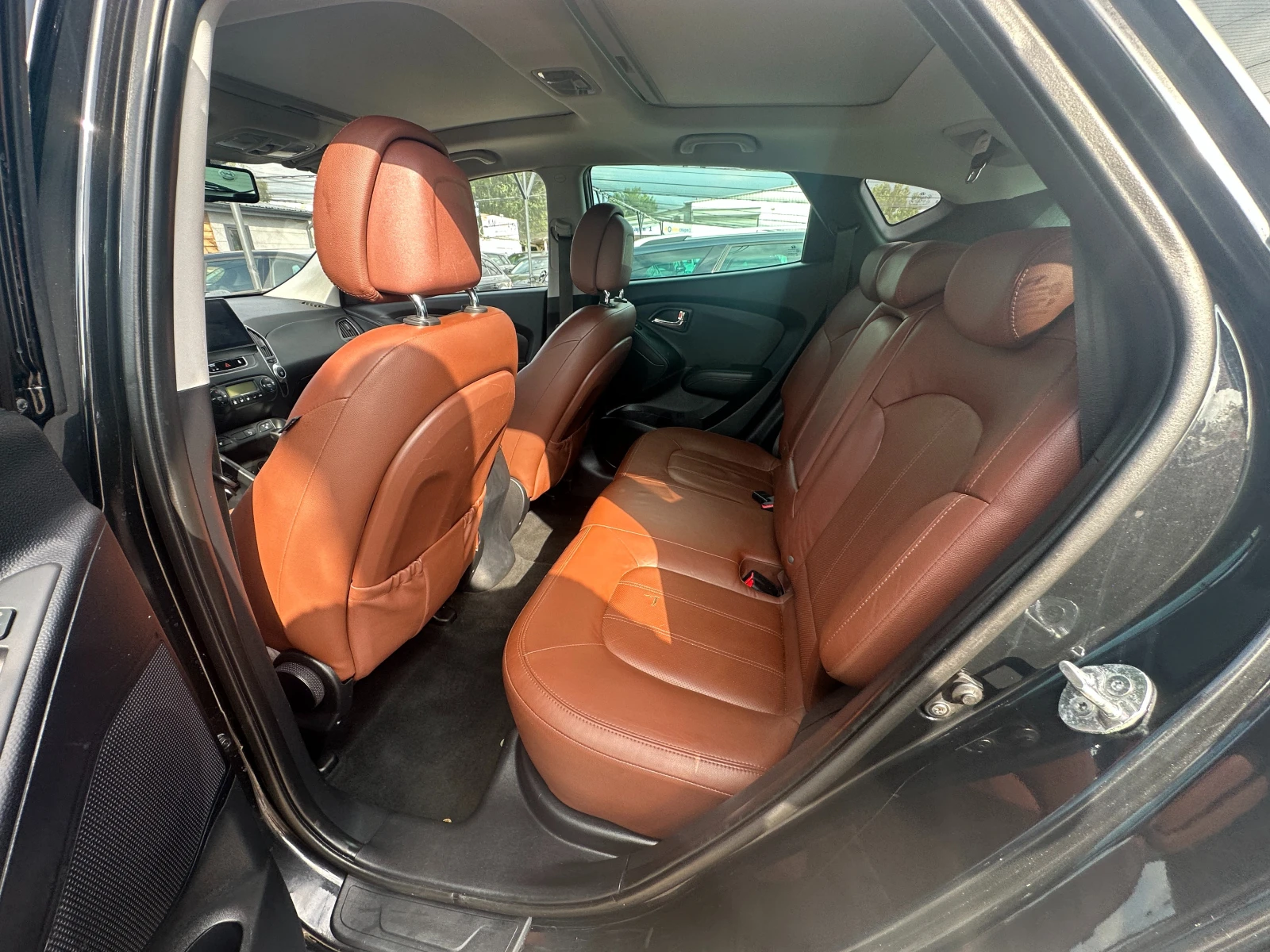 Hyundai IX35 2.0CRDI AUT/4X4/КОЖА/ПАНОРАМА - изображение 10