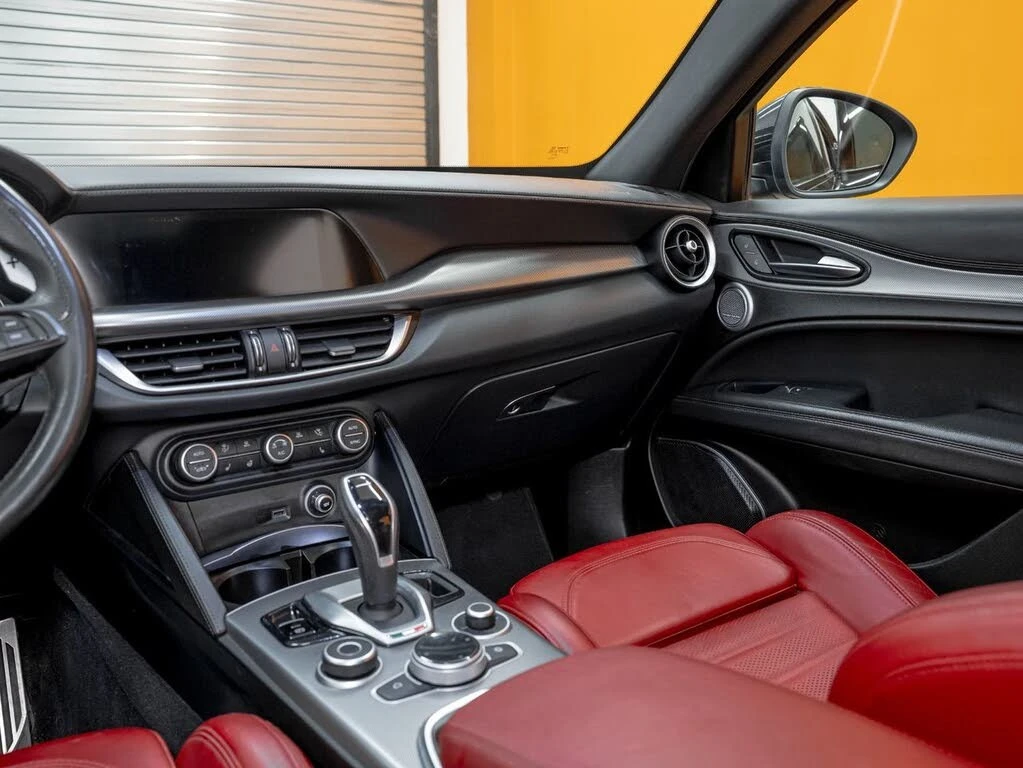 Alfa Romeo Stelvio * АвтоКредит * (ЦЕНА ДО БГ), снимка 13 - Автомобили и джипове - 54114145