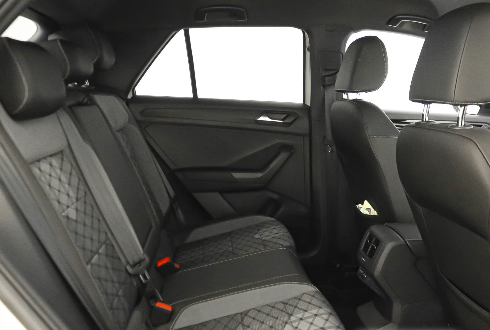 VW T-Roc R-LINE* BLACK-STYLE* DISTR* LED* CARPLAY* , снимка 12 - Автомобили и джипове - 55638875
