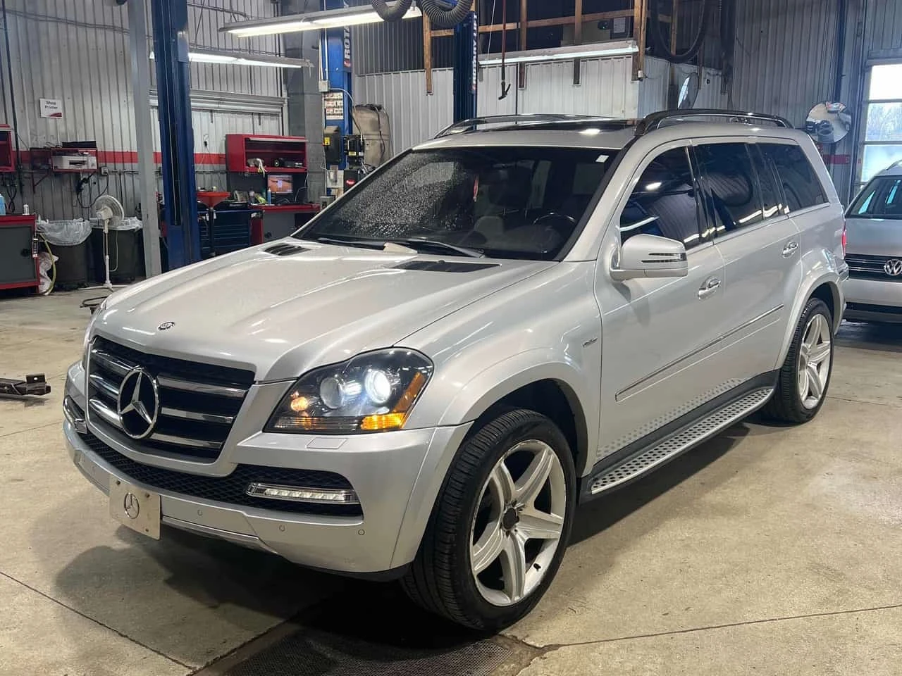Mercedes-Benz GL 550 * CARFAX * ПРЕДСТАВИТЕЛСТВО * ОБДУХВАНЕ * ПАНО * 