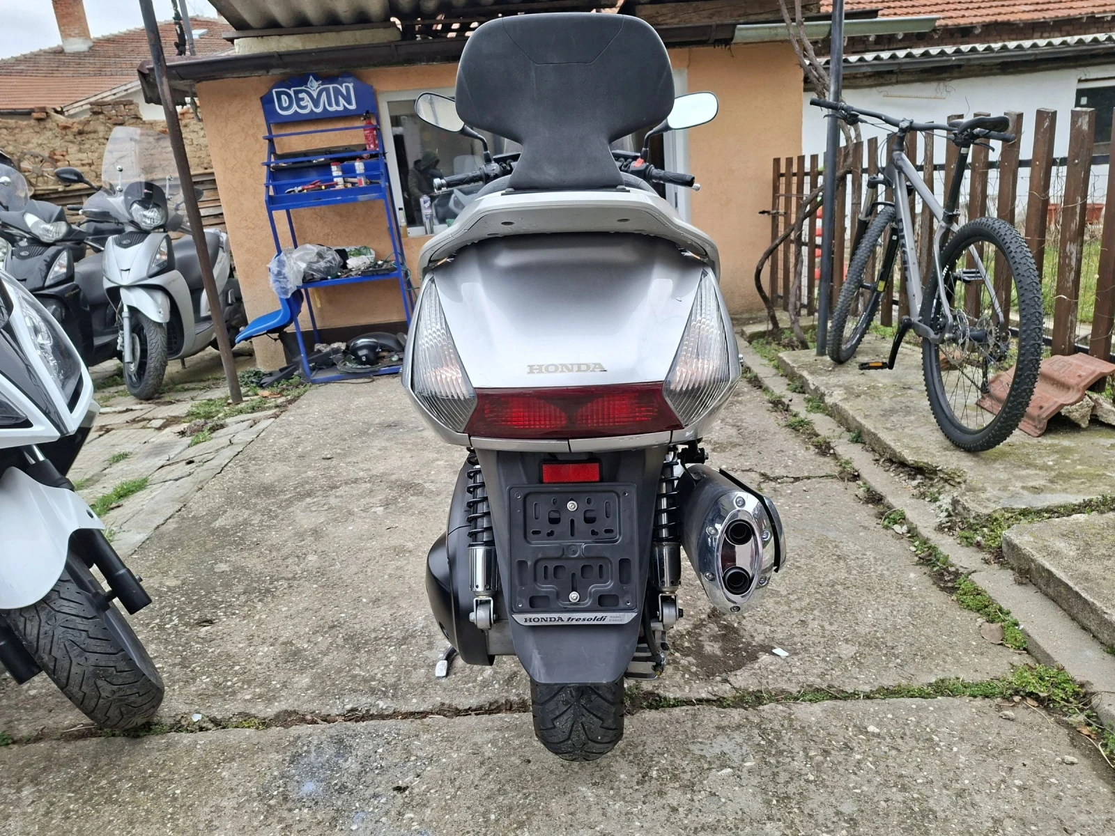 Honda Silver Wing 600ie ABS уникално запазен 100%РЕАЛНИ КМ., снимка 11 - Мотоциклети и мототехника - 53902749