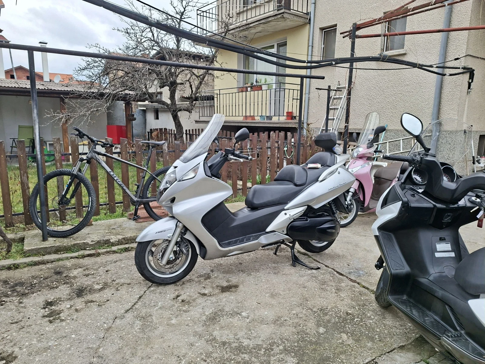 Honda Silver Wing 600ie ABS уникално запазен 100%РЕАЛНИ КМ., снимка 5 - Мотоциклети и мототехника - 53902749