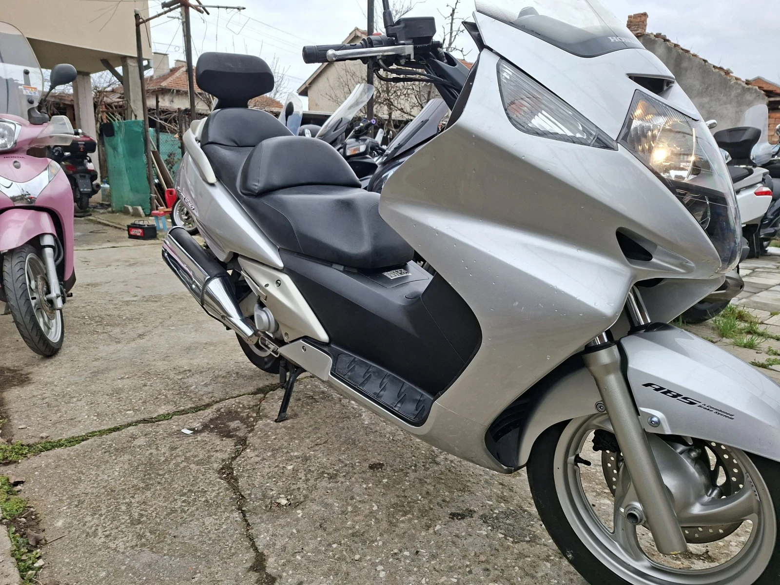 Honda Silver Wing 600ie ABS уникално запазен 100%РЕАЛНИ КМ., снимка 16 - Мотоциклети и мототехника - 53902749