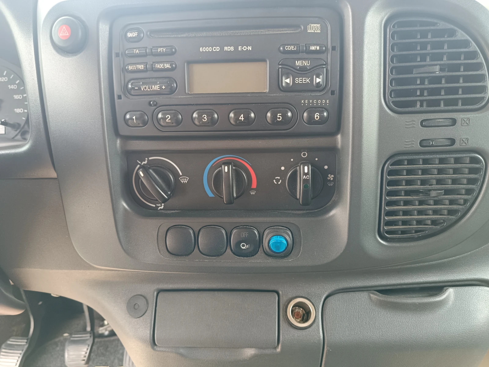 Кемпер Ford Rimor 2.4 tdci, снимка 14 - Каравани и кемпери - 54658080