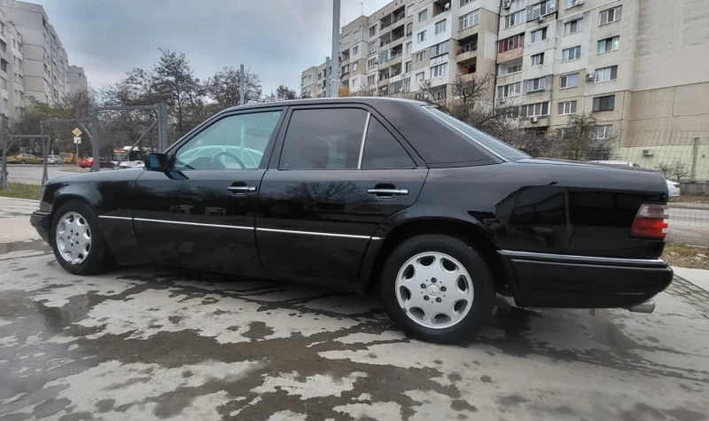 Mercedes-Benz 124 E200 136кс 1995г  , снимка 2 - Автомобили и джипове - 48158586