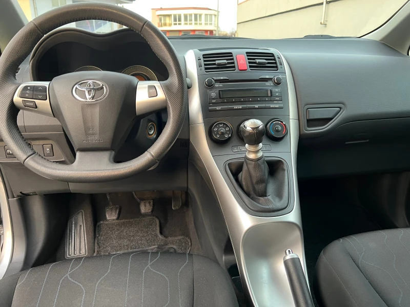 Toyota Auris 1.6 VVT-I FACELIFT, снимка 8 - Автомобили и джипове - 48985585