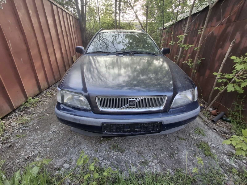 Volvo V40, снимка 2 - Автомобили и джипове - 52655648