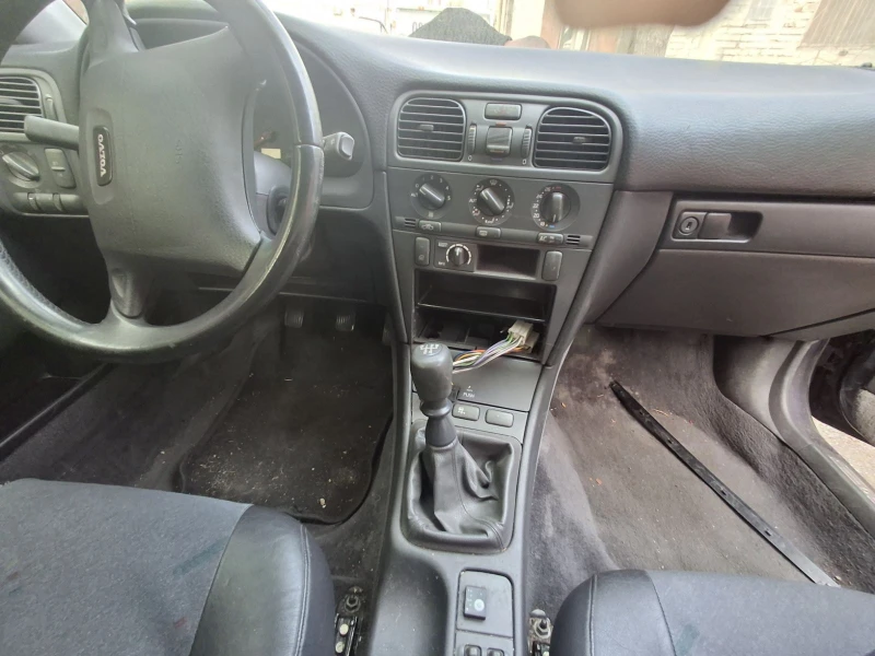Volvo V40, снимка 8 - Автомобили и джипове - 52655648