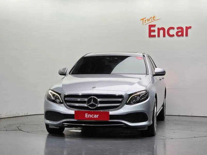 Mercedes-Benz E 220 4Matic Avantgarde - САМО 30% АВАНС, снимка 3 - Автомобили и джипове - 55926912